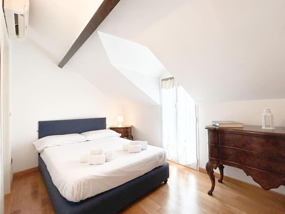 Elegante Mansarda 300Mt Dal Mare - Centro - Wifi Apartamento Savona Exterior foto