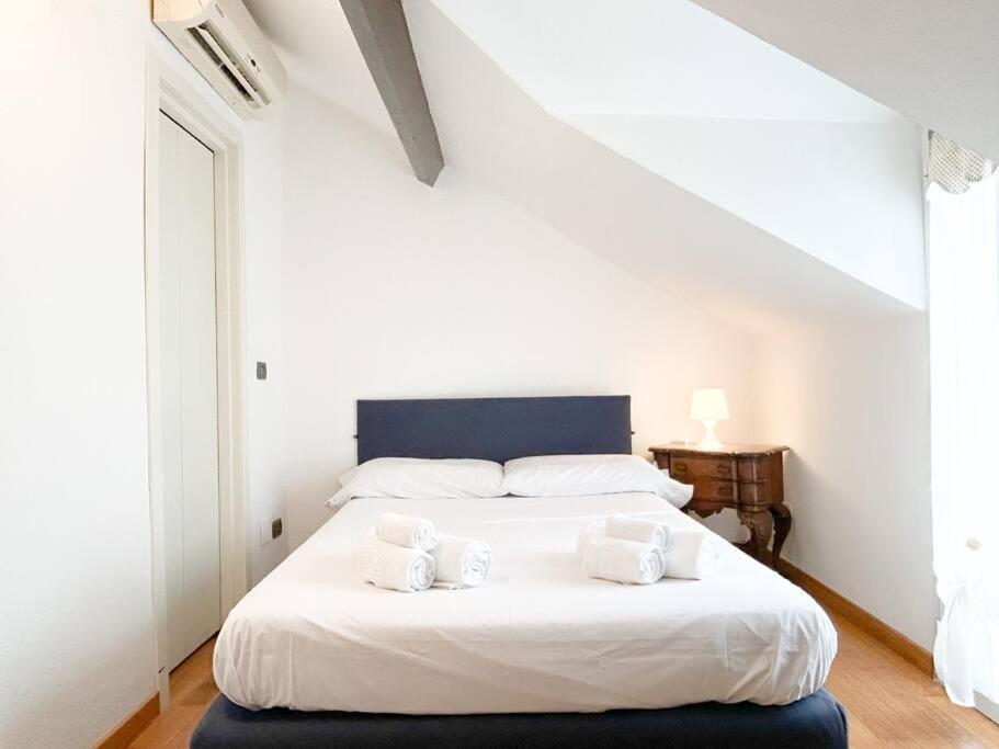 Elegante Mansarda 300Mt Dal Mare - Centro - Wifi Apartamento Savona Exterior foto