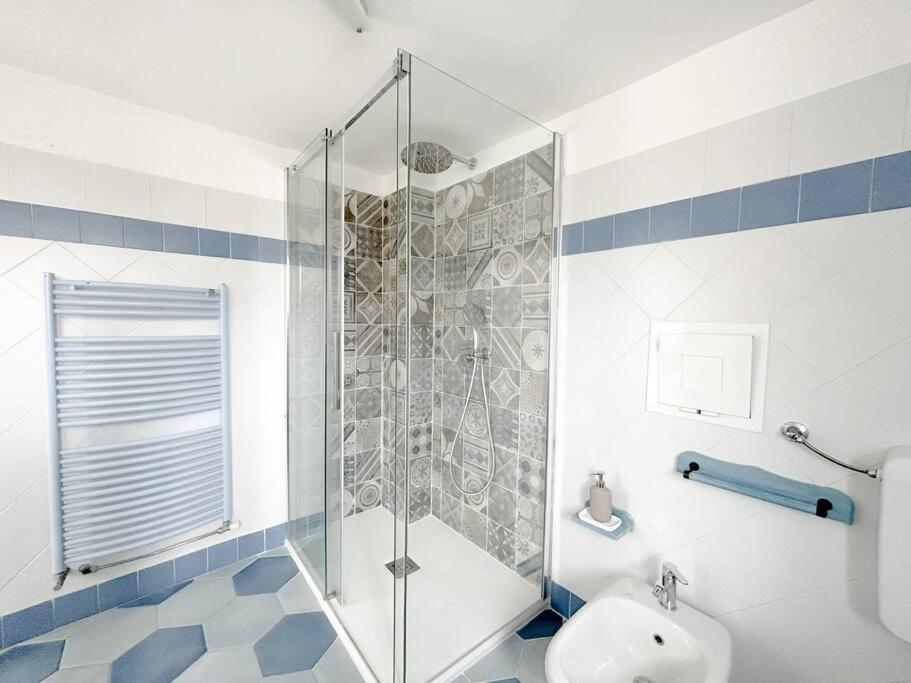 Elegante Mansarda 300Mt Dal Mare - Centro - Wifi Apartamento Savona Exterior foto