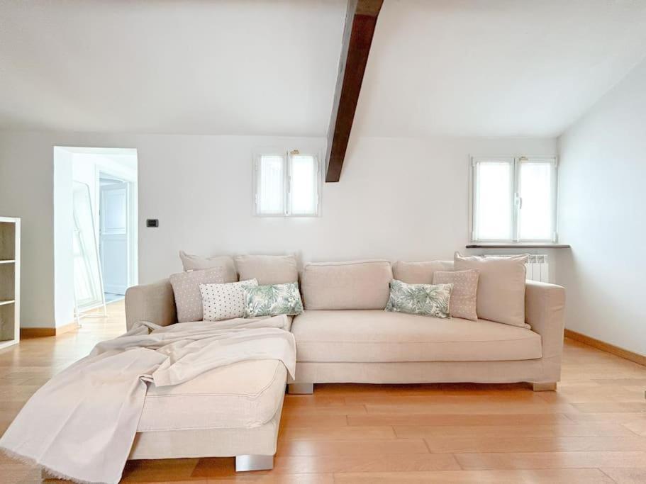 Elegante Mansarda 300Mt Dal Mare - Centro - Wifi Apartamento Savona Exterior foto