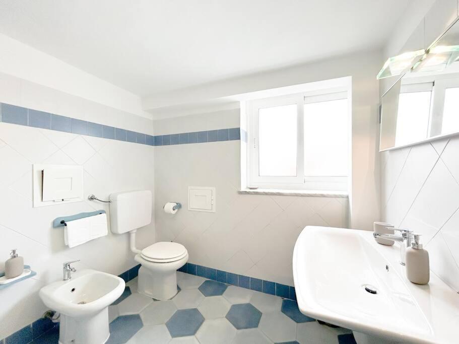 Elegante Mansarda 300Mt Dal Mare - Centro - Wifi Apartamento Savona Exterior foto