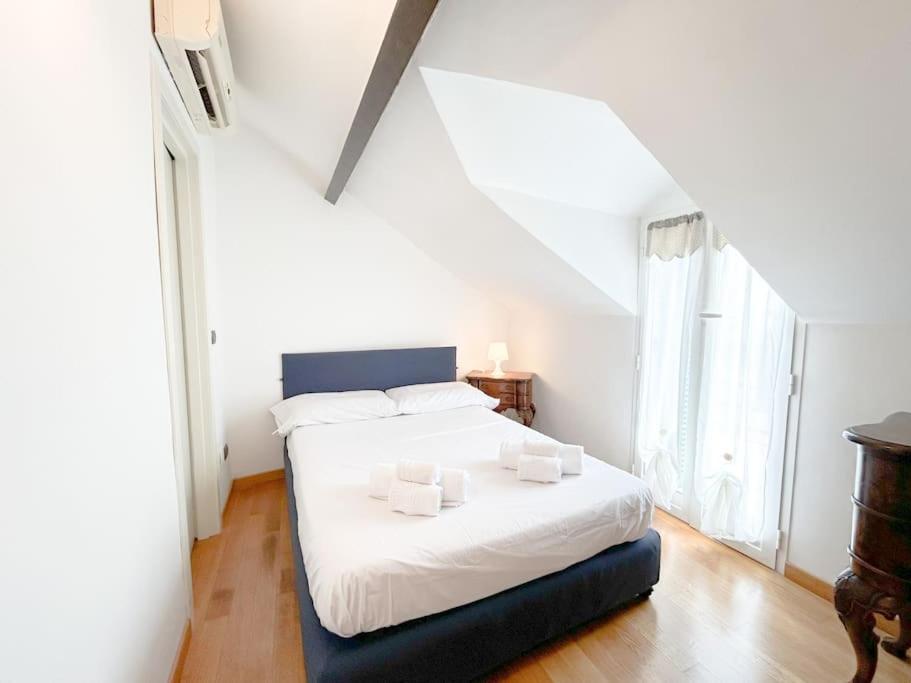 Elegante Mansarda 300Mt Dal Mare - Centro - Wifi Apartamento Savona Exterior foto