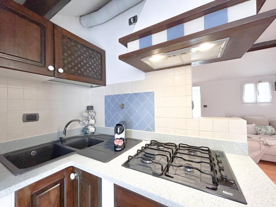 Elegante Mansarda 300Mt Dal Mare - Centro - Wifi Apartamento Savona Exterior foto