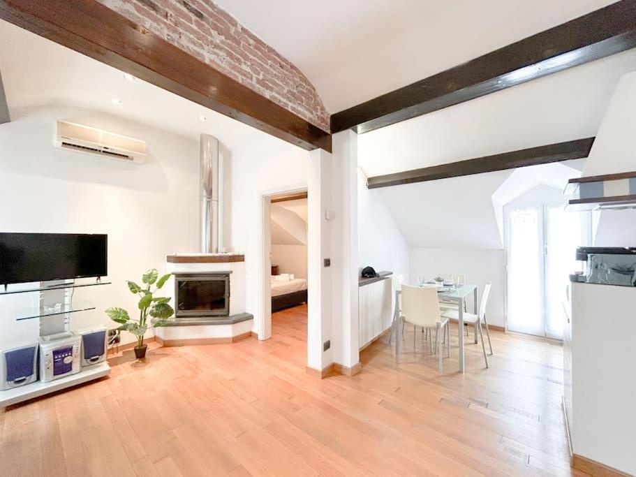 Elegante Mansarda 300Mt Dal Mare - Centro - Wifi Apartamento Savona Exterior foto