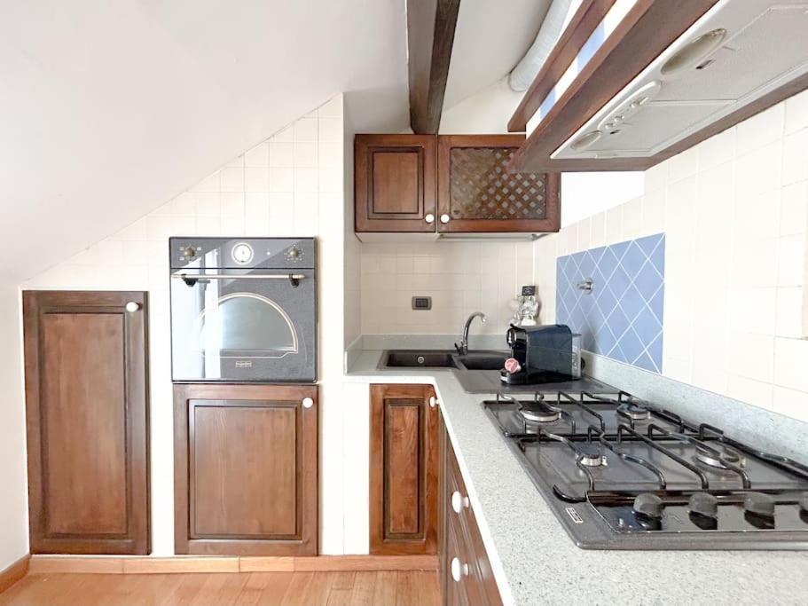 Elegante Mansarda 300Mt Dal Mare - Centro - Wifi Apartamento Savona Exterior foto